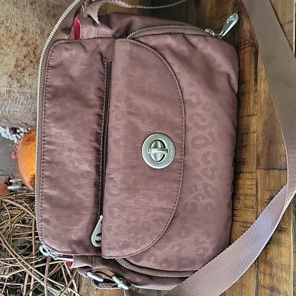 Baggallini Rio crossbody purse